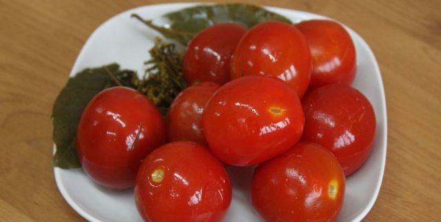 Salted tomatoes with mustard