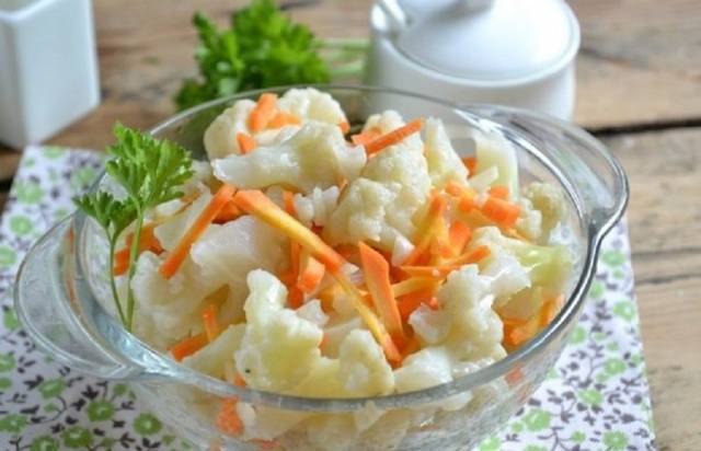 Salting cauliflower in Armenian style