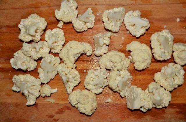 Salting cauliflower in Armenian style