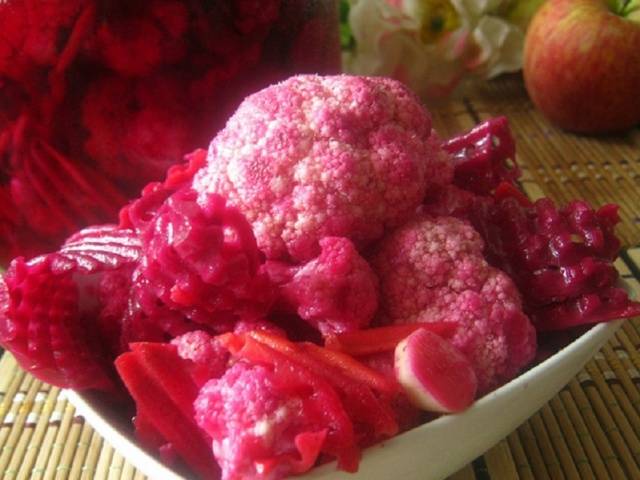 Salting cauliflower in Armenian style