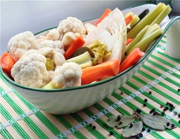 Salting cauliflower in Armenian style