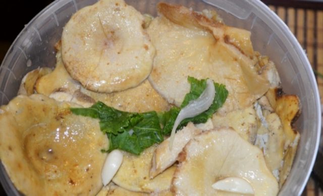 Salting dry mushrooms (white podgruzdkov) at home for the winter