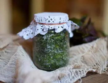 Salting parsley for the winter