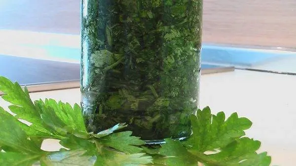 Salting parsley for the winter