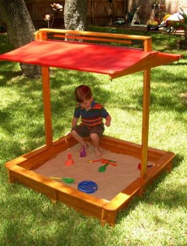 Sandbox for giving with a lid 