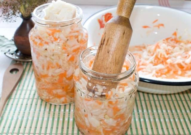 Sauerkraut: a classic recipe for a 3 liter jar