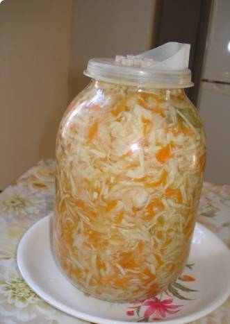 Sauerkraut: a classic recipe for a 3 liter jar