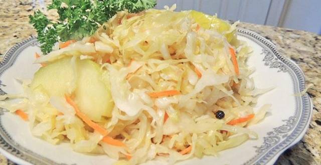 Sauerkraut with apples