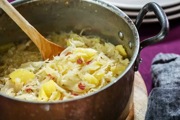 Sauerkraut with apples