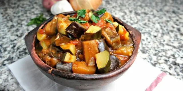 Sauté eggplant for the winter: delicious cooking recipes, video