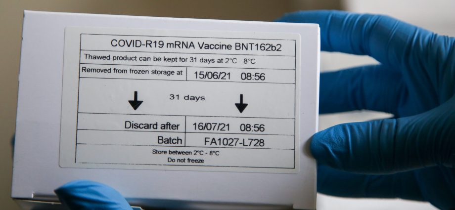 Scientists: COVID-19 vaccines do not cause infertility or miscarriage