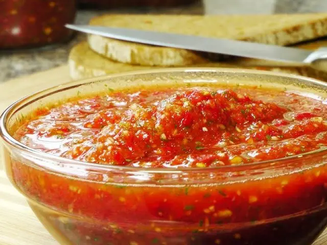 Seasoning light from tomatoes and peppers: 17 recipes