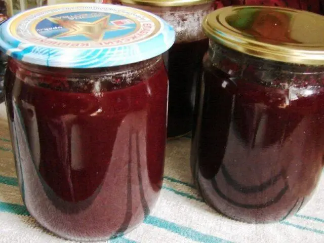 Seedless blackthorn jam for the winter