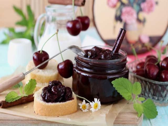 Seedless cherry jam: recipes for the winter, how to cook from fresh and frozen berries