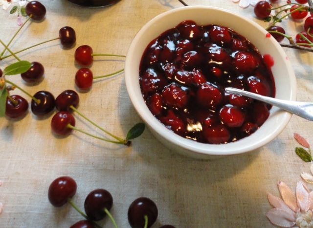 Seedless cherry jam: recipes for the winter, how to cook from fresh and frozen berries