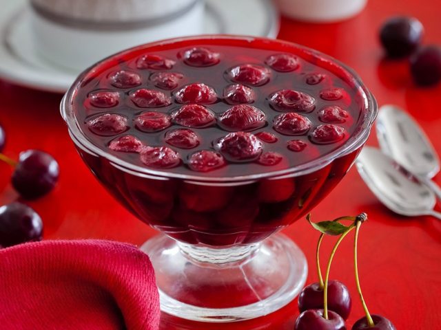 Seedless cherry jam: recipes for the winter, how to cook from fresh and frozen berries