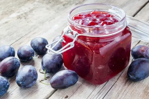 Seedless plum jam for the winter