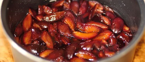 Seedless plum jam for the winter