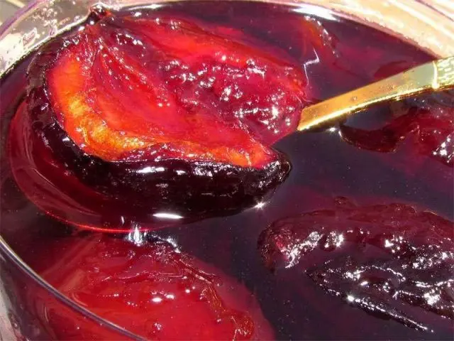 Seedless plum jam for the winter