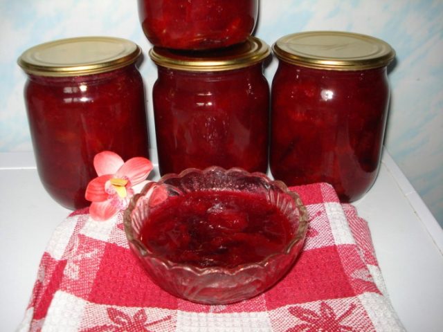 Seedless plum jam for the winter