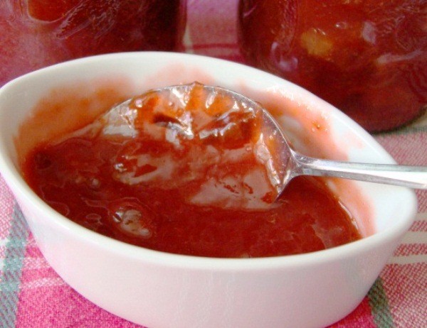 Seedless plum jam for the winter