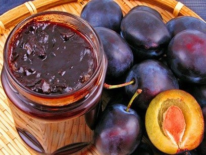 Seedless plum jam for the winter