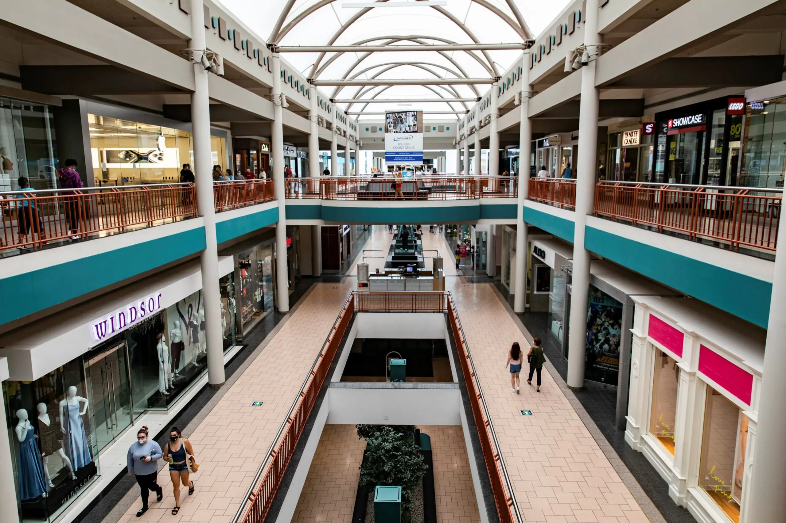 Shopping in shopping malls during the coronavirus. What to pay attention to?