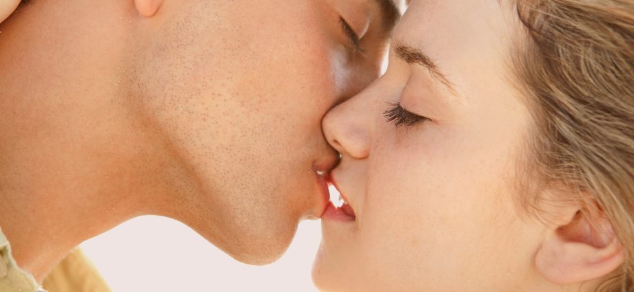 Should we kiss the dead? The expert makes it clear