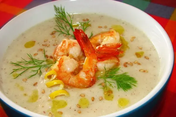 Shrimps with champignons: recipes for salads, soups and main courses