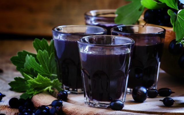 Simple currant liqueur recipes