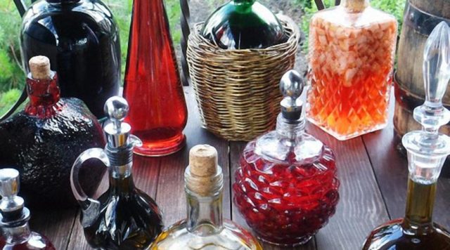 Simple currant liqueur recipes