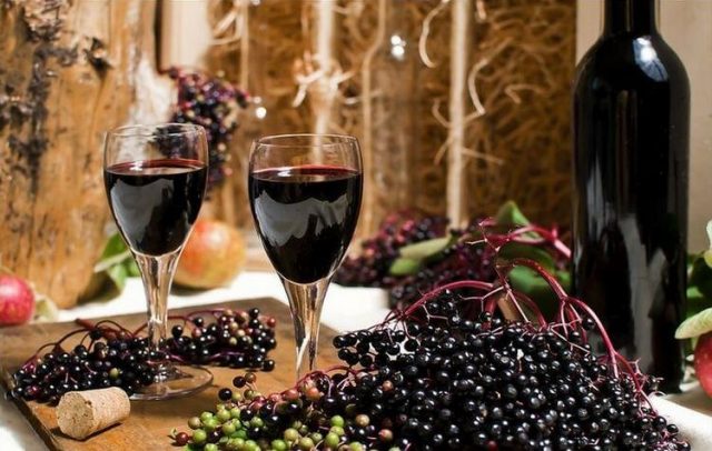 Simple recipes for black and red elderberry wine