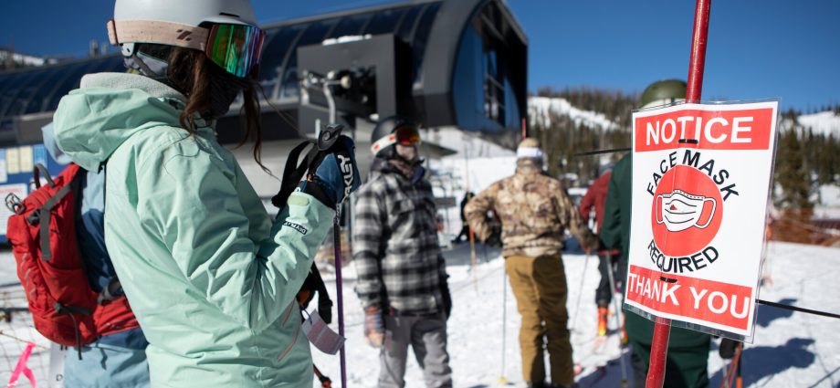 Ski slopes reopened. How to ensure skiing safety during an epidemic?