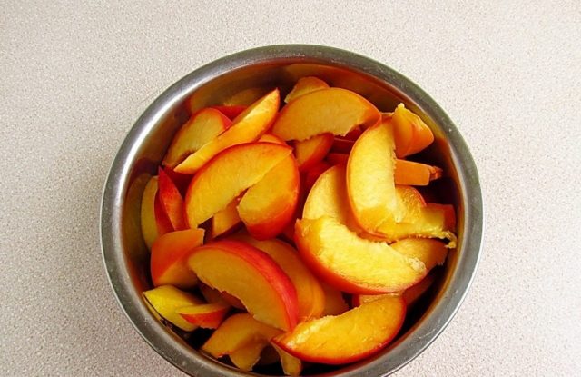 Sliced ​​peach jam