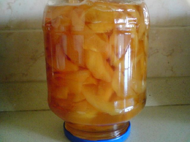 Sliced ​​peach jam