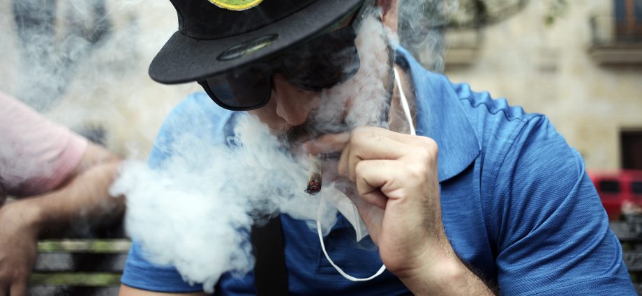 Smoking marijuana has a higher risk of a heart attack. New findings of scientists