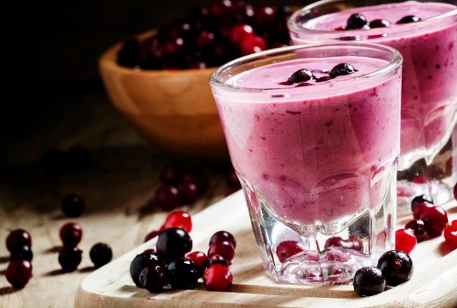 Smoothie recipes with red and black currants