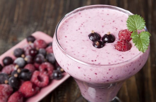 Smoothie recipes with red and black currants