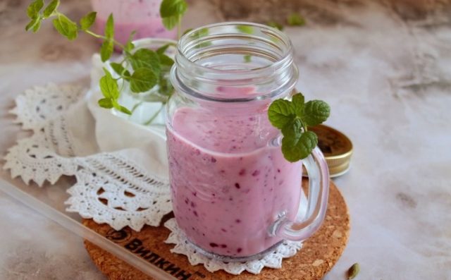 Smoothie recipes with red and black currants