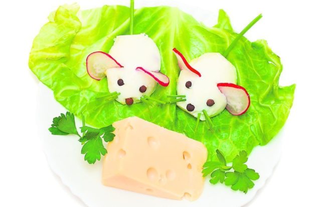 Snacks in the form of a rat (mouse) for the New Year