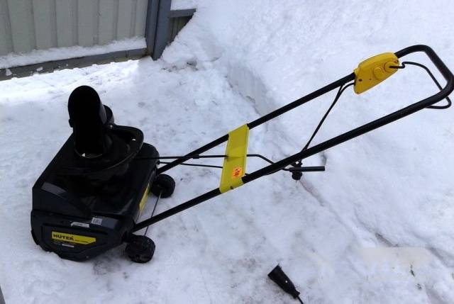 Snow blower electric Huter SGC 2000e