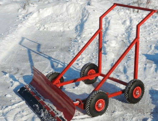 Snow scraper on wheels