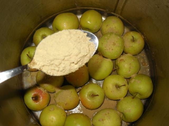 Soaked apples in jars for the winter