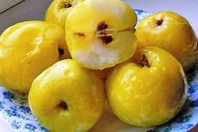 Soaked apples in jars for the winter