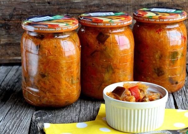 Solyanka for the winter: homemade recipes for cooking vegetable dressing for borscht, pickle in jars with mushrooms, cabbage