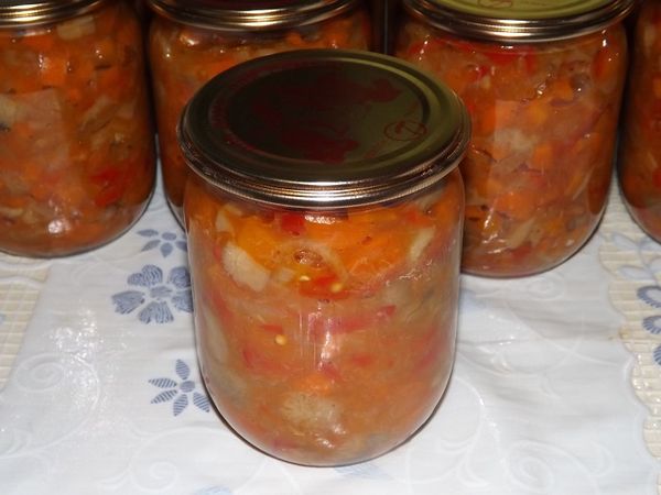 Solyanka for the winter: homemade recipes for cooking vegetable dressing for borscht, pickle in jars with mushrooms, cabbage