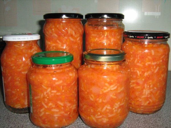 Solyanka for the winter: homemade recipes for cooking vegetable dressing for borscht, pickle in jars with mushrooms, cabbage