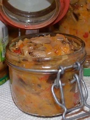 Solyanka with mushrooms for the winter: recipes for home preservation