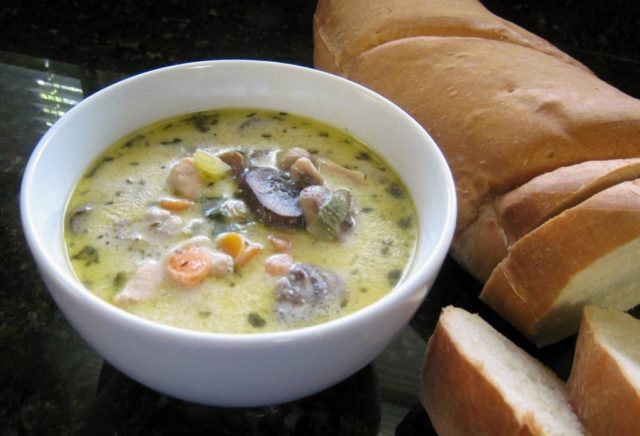 Soup with champignons and potatoes: delicious recipes from fresh, frozen, canned mushrooms