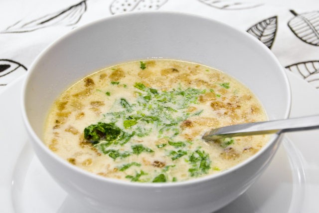 Soup with chanterelles: recipes with chicken, cream, beef, in Finnish